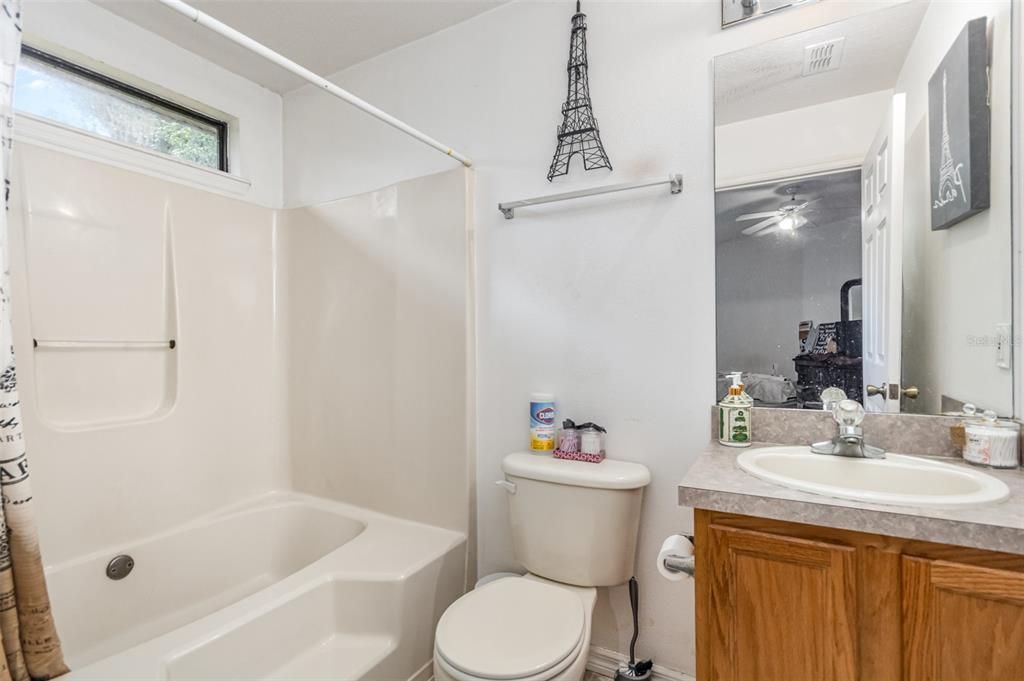 合同活跃: $278,000 (3 贝兹, 2 浴室, 1170 平方英尺)