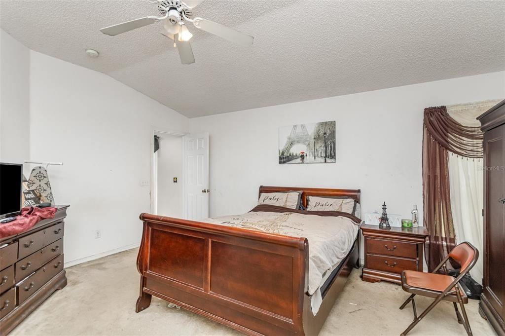 合同活跃: $278,000 (3 贝兹, 2 浴室, 1170 平方英尺)