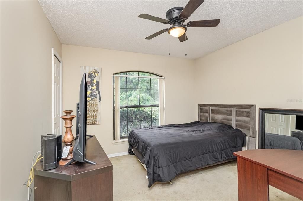 合同活跃: $278,000 (3 贝兹, 2 浴室, 1170 平方英尺)