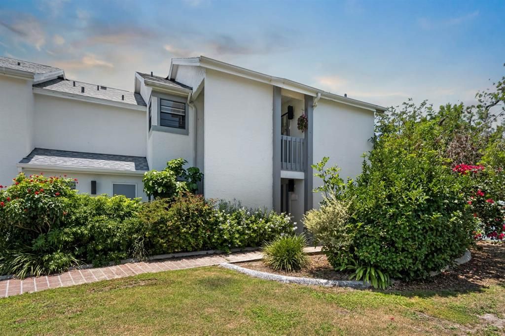 Active With Contract: $1,600 (2 beds, 2 baths, 1219 Square Feet)