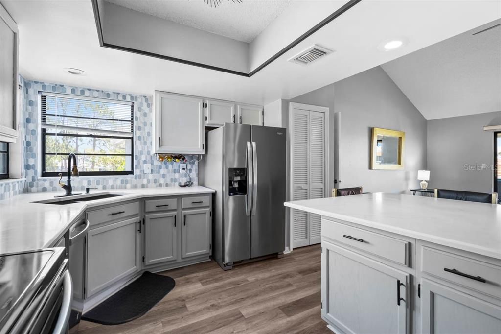 Active With Contract: $1,600 (2 beds, 2 baths, 1219 Square Feet)