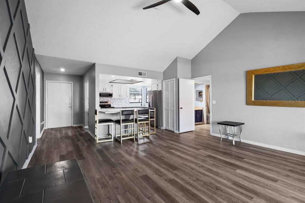 Active With Contract: $1,600 (2 beds, 2 baths, 1219 Square Feet)