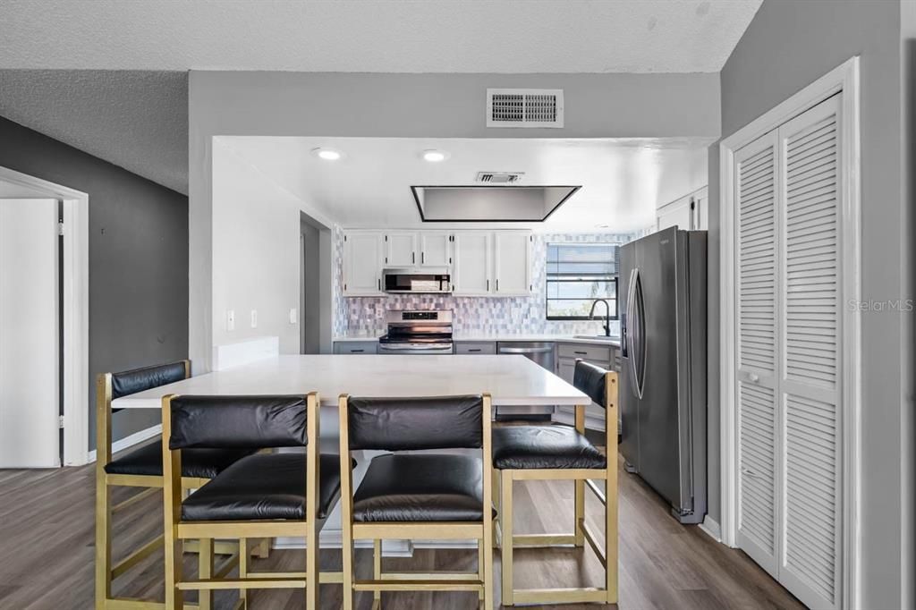 Active With Contract: $1,600 (2 beds, 2 baths, 1219 Square Feet)