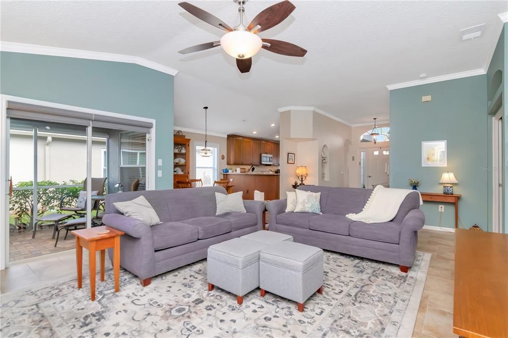 Под контрактом: $380,000 (3 спален, 2 ванн, 1713 Квадратных фут)