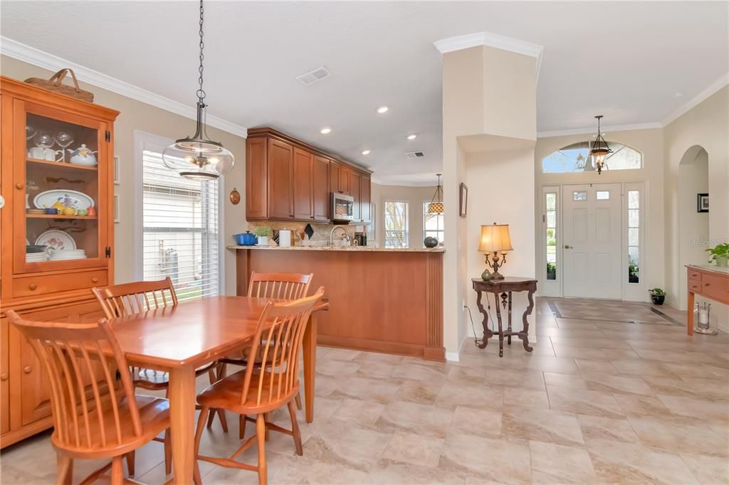 Под контрактом: $380,000 (3 спален, 2 ванн, 1713 Квадратных фут)