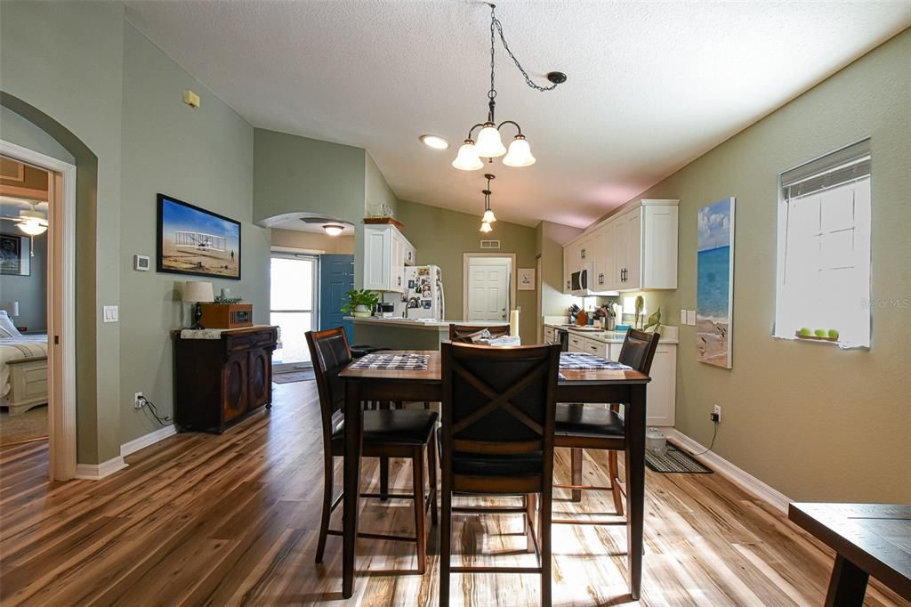 For Sale: $279,000 (2 beds, 2 baths, 1234 Square Feet)