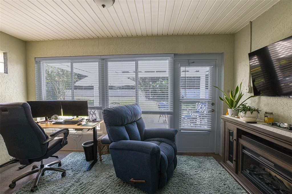 For Sale: $279,000 (2 beds, 2 baths, 1234 Square Feet)