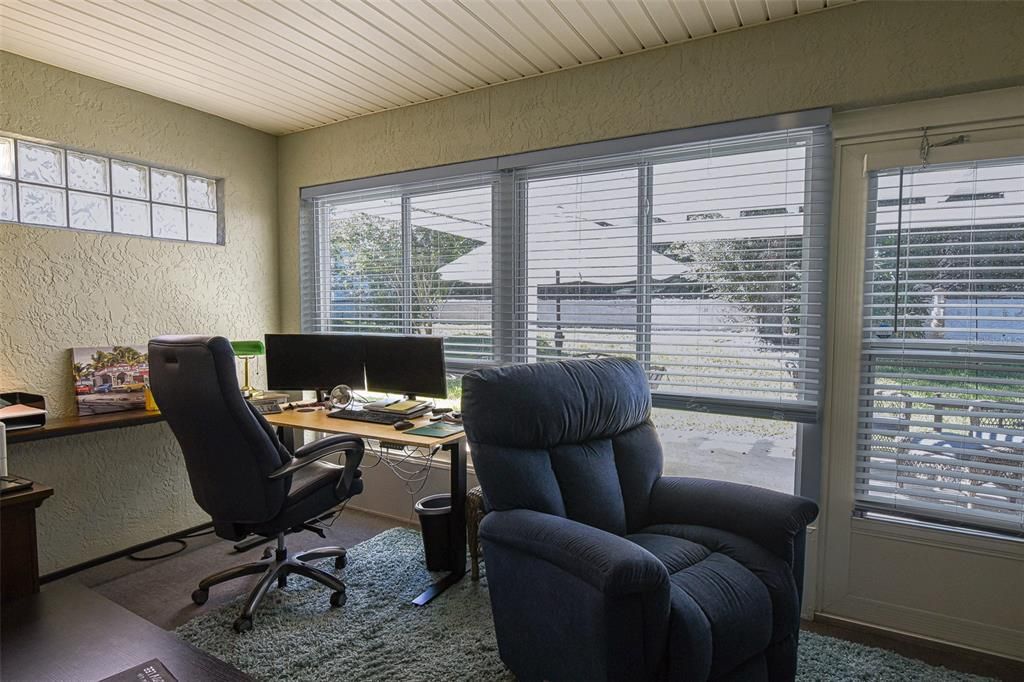 For Sale: $279,000 (2 beds, 2 baths, 1234 Square Feet)