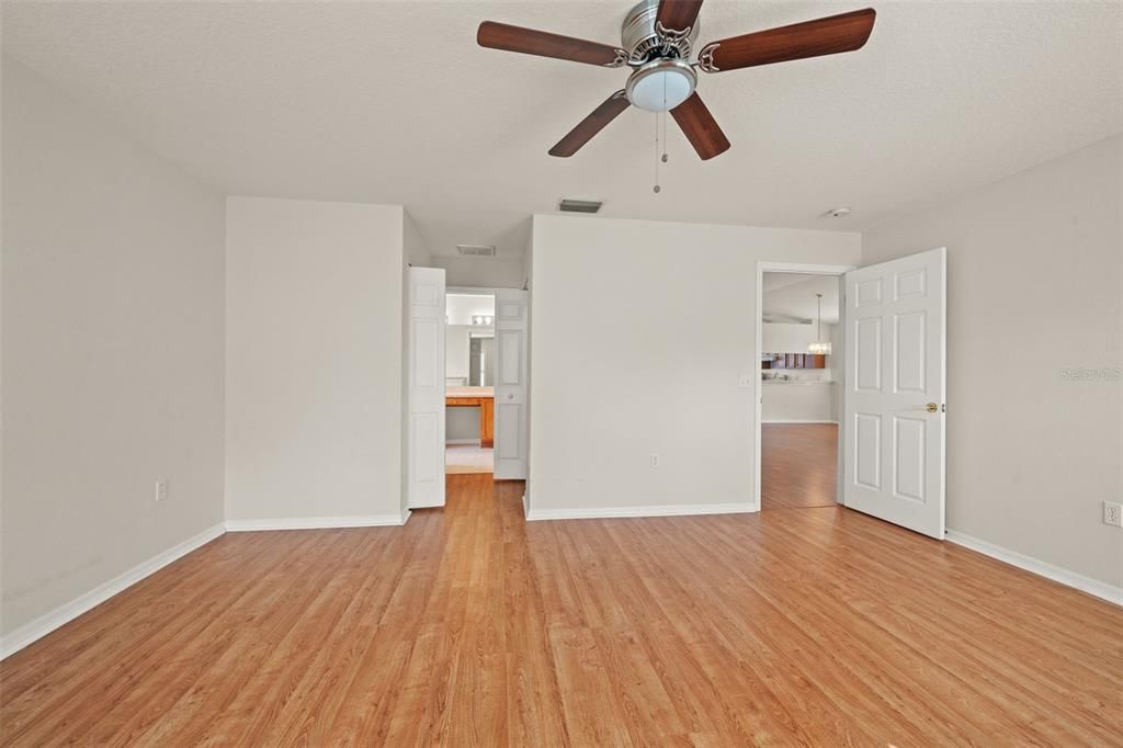 For Sale: $299,900 (3 beds, 2 baths, 1878 Square Feet)