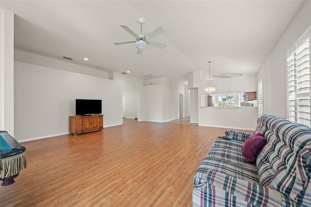 For Sale: $299,900 (3 beds, 2 baths, 1878 Square Feet)