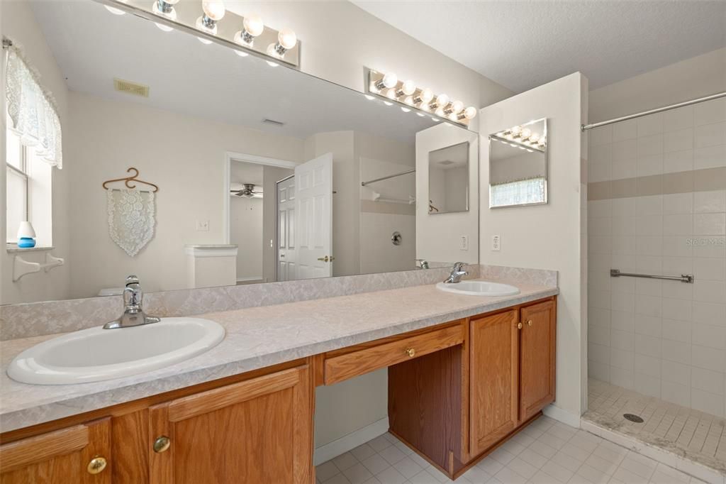 For Sale: $299,900 (3 beds, 2 baths, 1878 Square Feet)