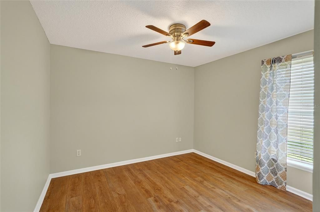 合同活跃: $349,900 (3 贝兹, 2 浴室, 1520 平方英尺)