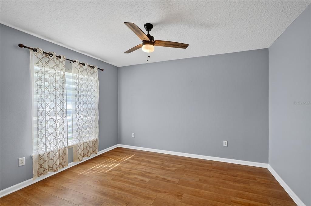 合同活跃: $349,900 (3 贝兹, 2 浴室, 1520 平方英尺)