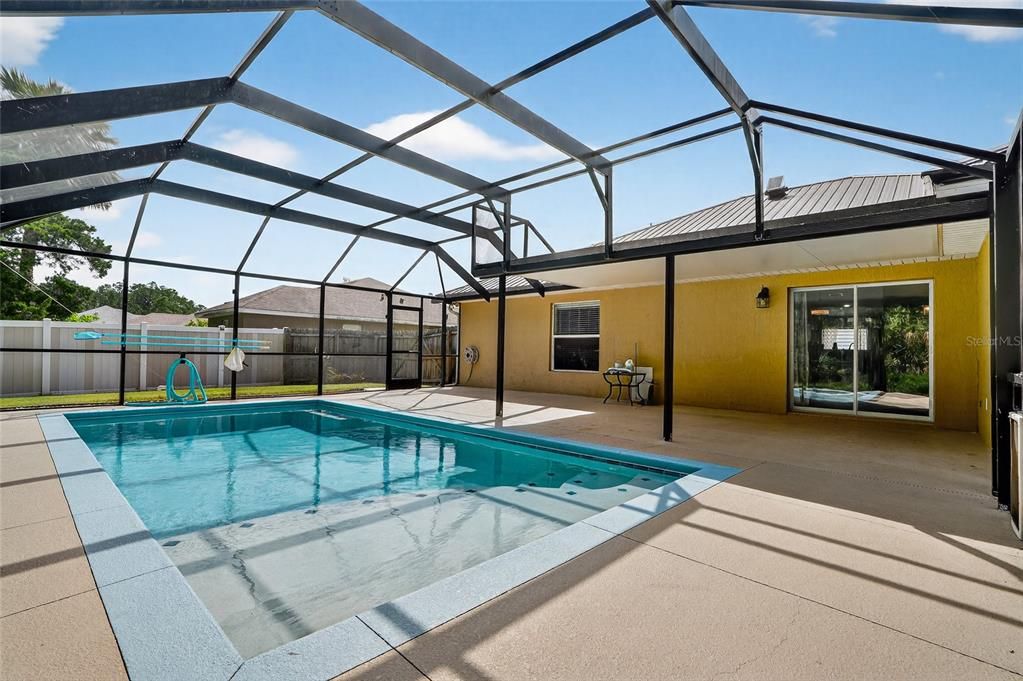 合同活跃: $349,900 (3 贝兹, 2 浴室, 1520 平方英尺)