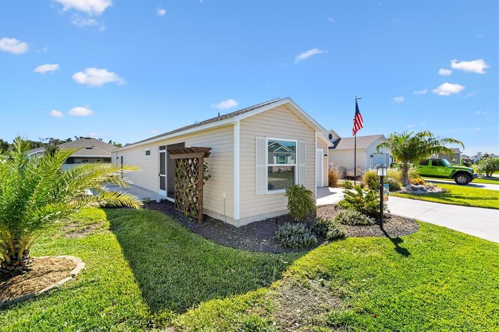 For Sale: $314,900 (2 beds, 2 baths, 1300 Square Feet)