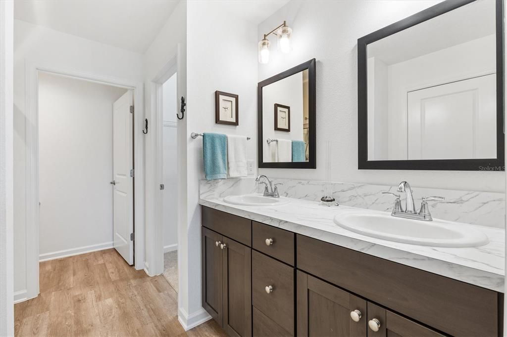 For Sale: $314,900 (2 beds, 2 baths, 1300 Square Feet)