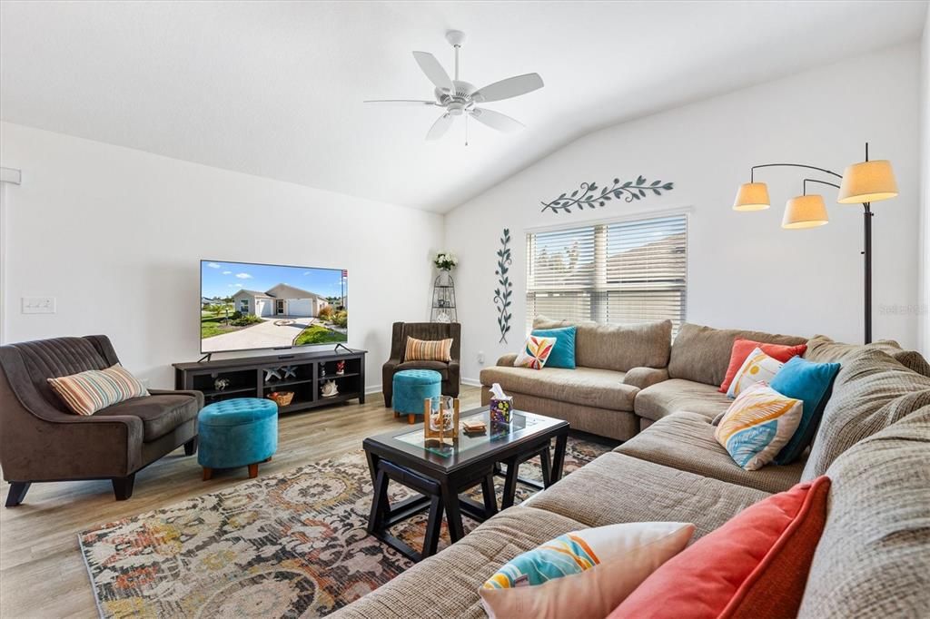 For Sale: $314,900 (2 beds, 2 baths, 1300 Square Feet)