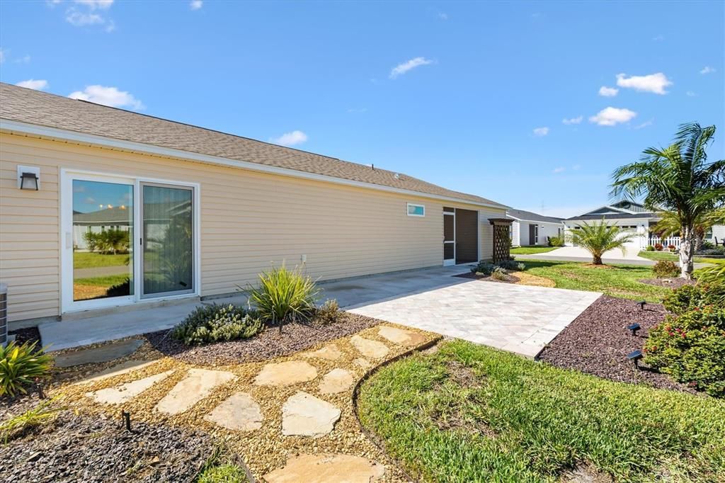 For Sale: $314,900 (2 beds, 2 baths, 1300 Square Feet)