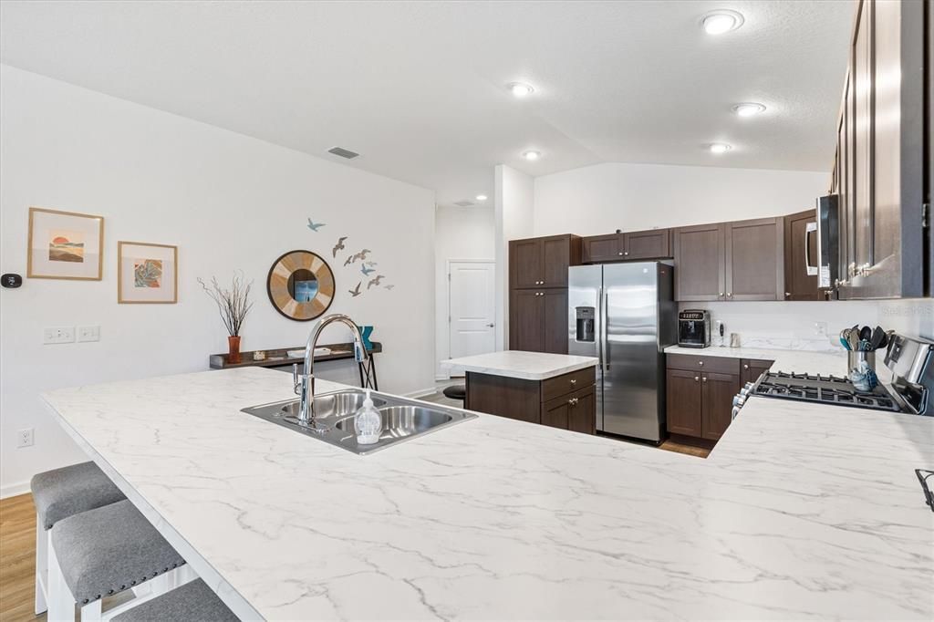 For Sale: $314,900 (2 beds, 2 baths, 1300 Square Feet)