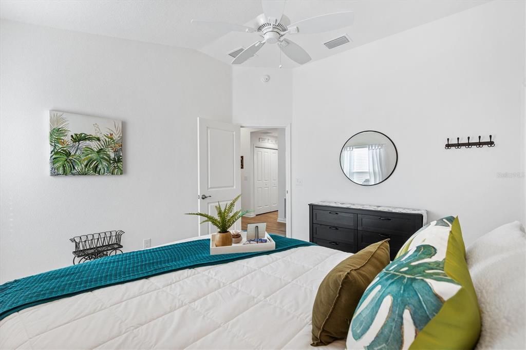 For Sale: $314,900 (2 beds, 2 baths, 1300 Square Feet)