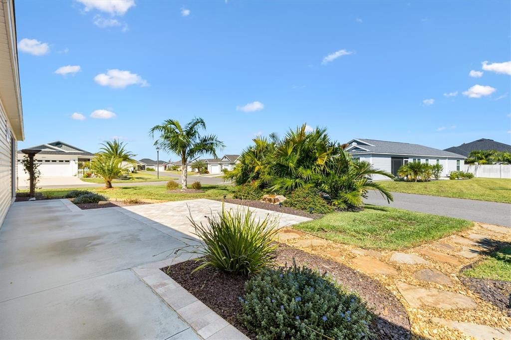 For Sale: $314,900 (2 beds, 2 baths, 1300 Square Feet)