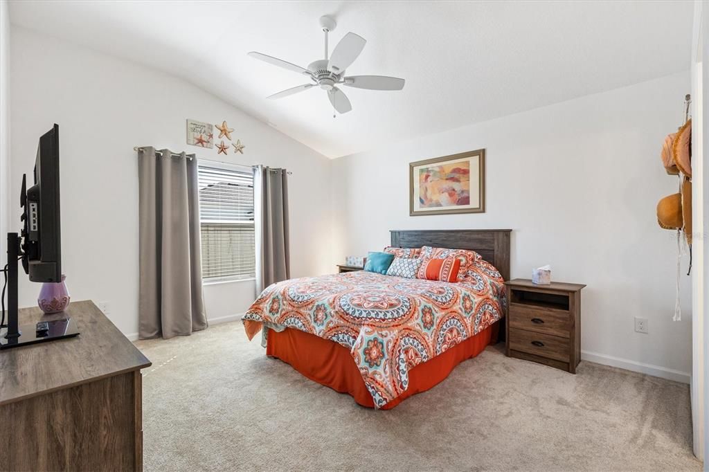 For Sale: $314,900 (2 beds, 2 baths, 1300 Square Feet)