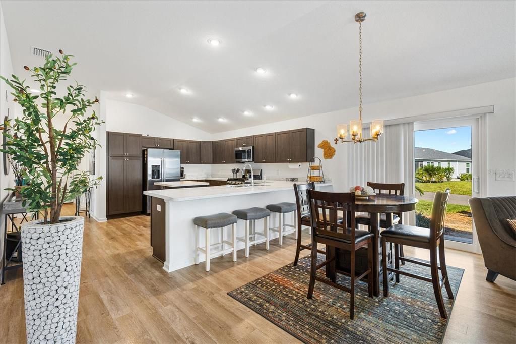 For Sale: $314,900 (2 beds, 2 baths, 1300 Square Feet)