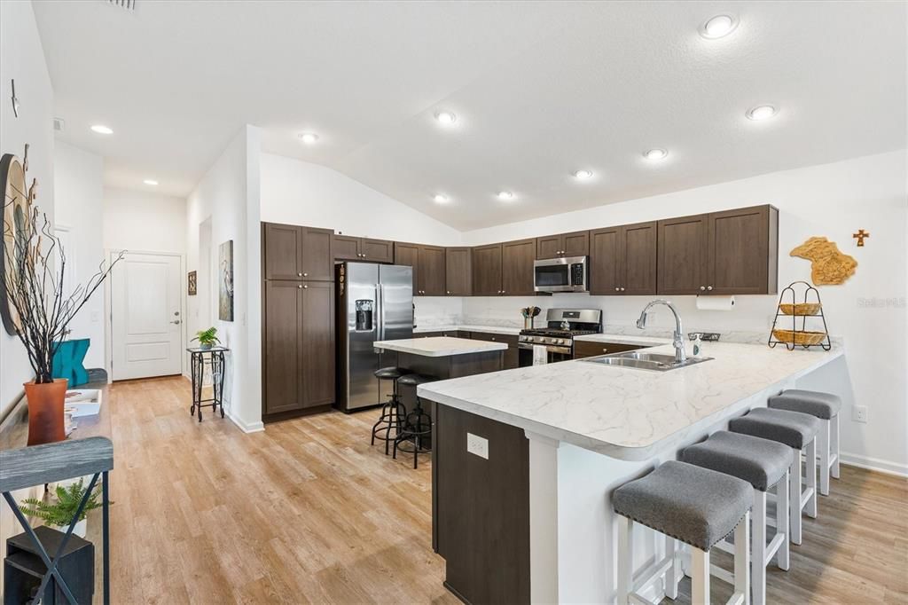 For Sale: $314,900 (2 beds, 2 baths, 1300 Square Feet)