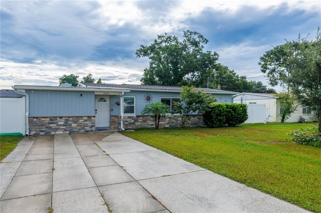 Recently Sold: $449,900 (3 beds, 2 baths, 1602 Square Feet)