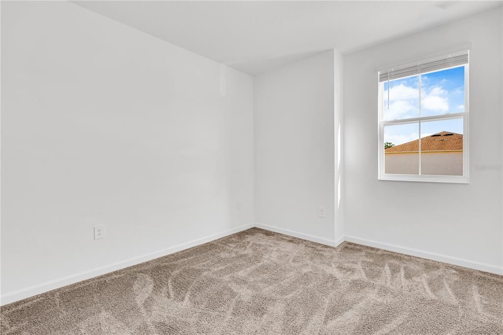 合同活跃: $2,000 (3 贝兹, 2 浴室, 1672 平方英尺)