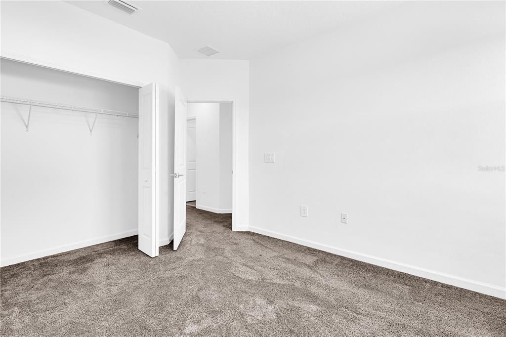 合同活跃: $2,000 (3 贝兹, 2 浴室, 1672 平方英尺)