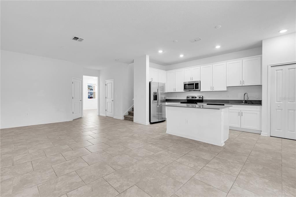 合同活跃: $2,000 (3 贝兹, 2 浴室, 1672 平方英尺)