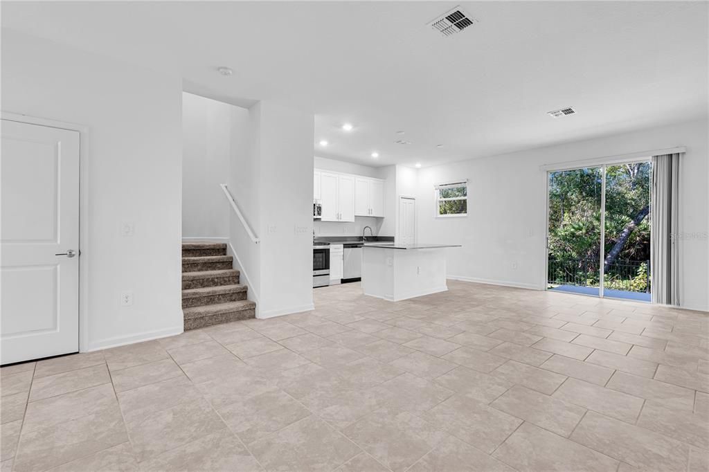 合同活跃: $2,000 (3 贝兹, 2 浴室, 1672 平方英尺)