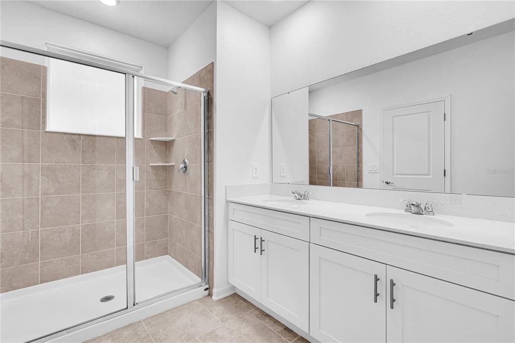 合同活跃: $2,000 (3 贝兹, 2 浴室, 1672 平方英尺)