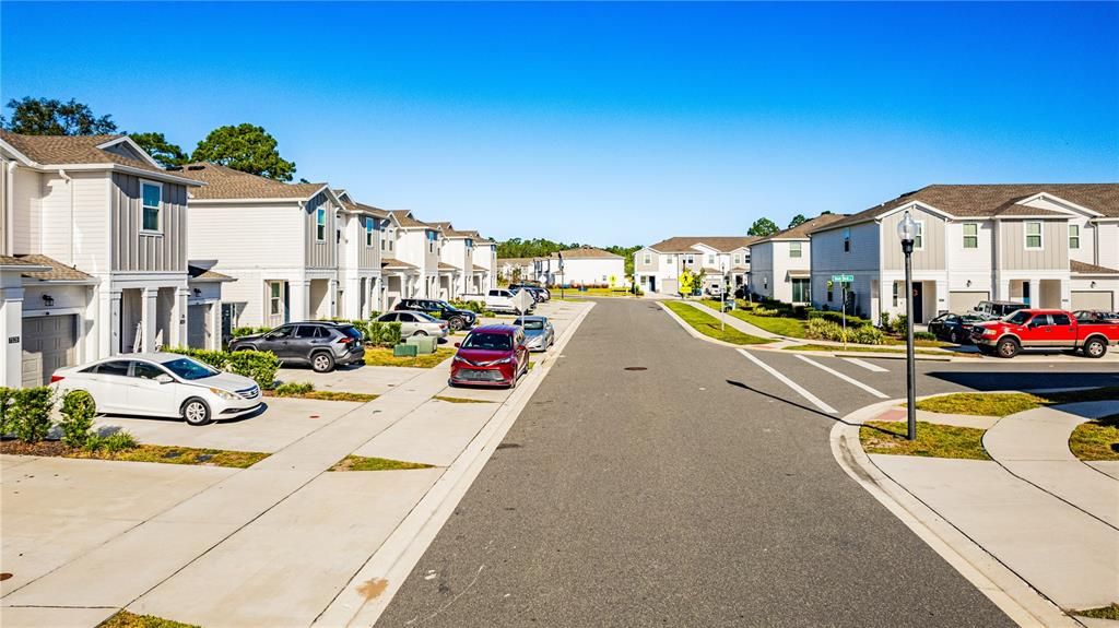 合同活跃: $2,000 (3 贝兹, 2 浴室, 1672 平方英尺)