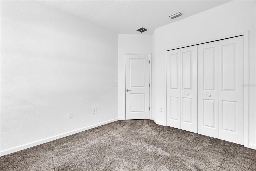 合同活跃: $2,000 (3 贝兹, 2 浴室, 1672 平方英尺)