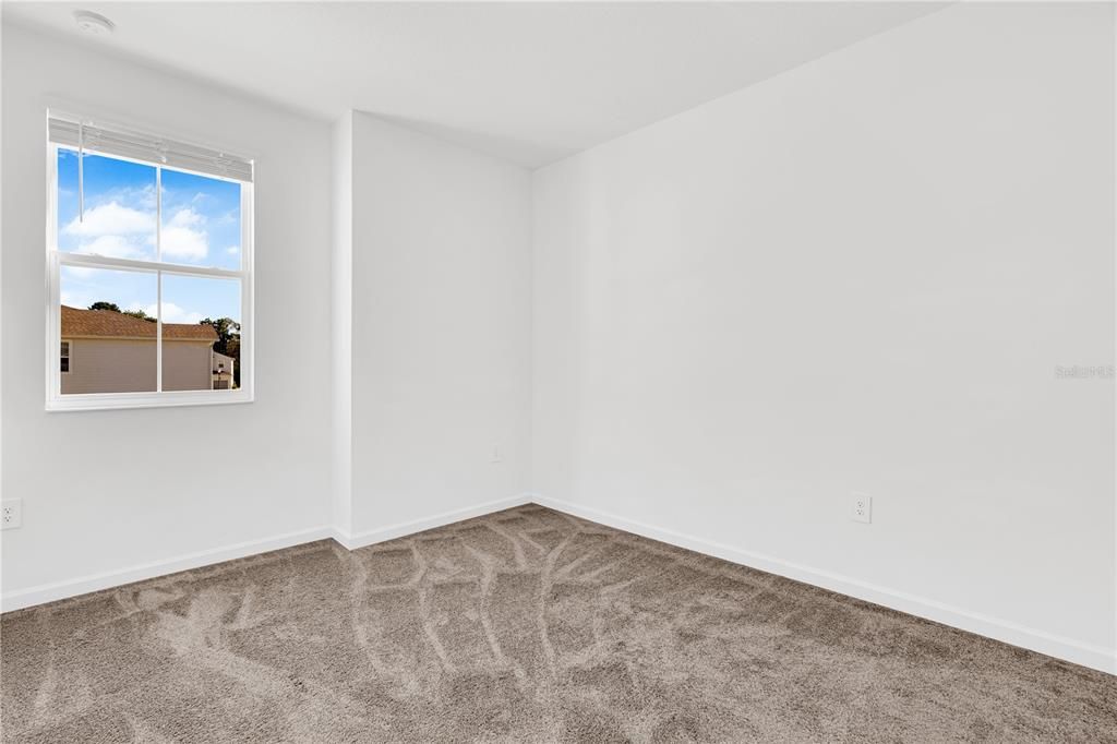 合同活跃: $2,000 (3 贝兹, 2 浴室, 1672 平方英尺)