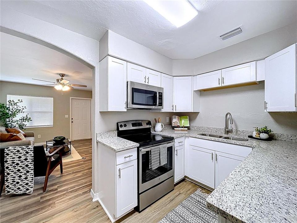 Activo con contrato: $225,000 (3 camas, 2 baños, 1016 Pies cuadrados)