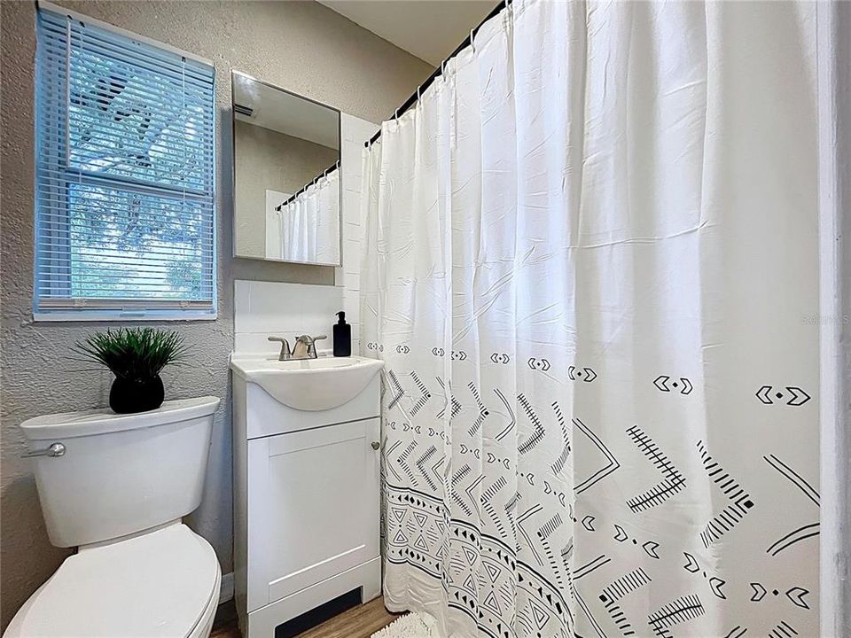 Activo con contrato: $225,000 (3 camas, 2 baños, 1016 Pies cuadrados)