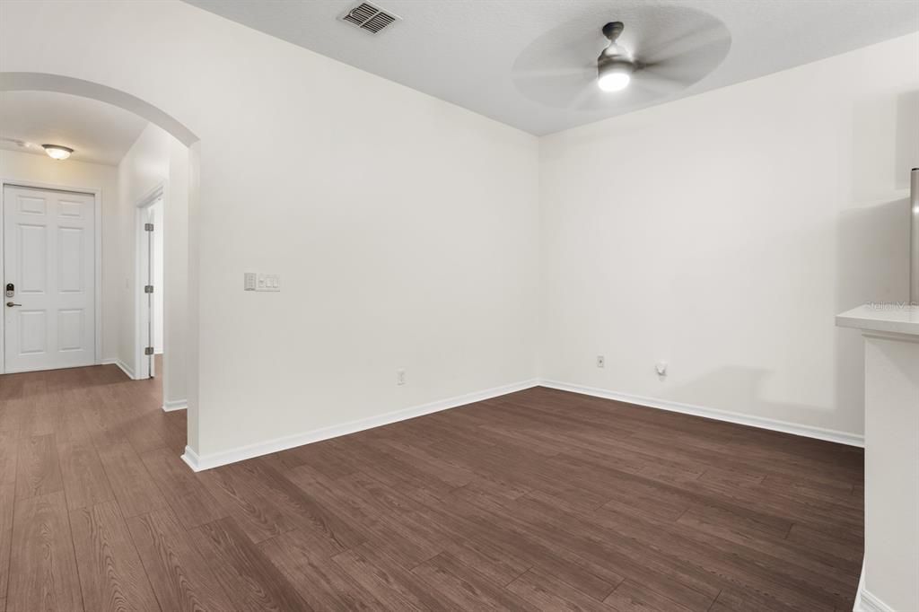 Active With Contract: $375,000 (3 beds, 2 baths, 1568 Square Feet)
