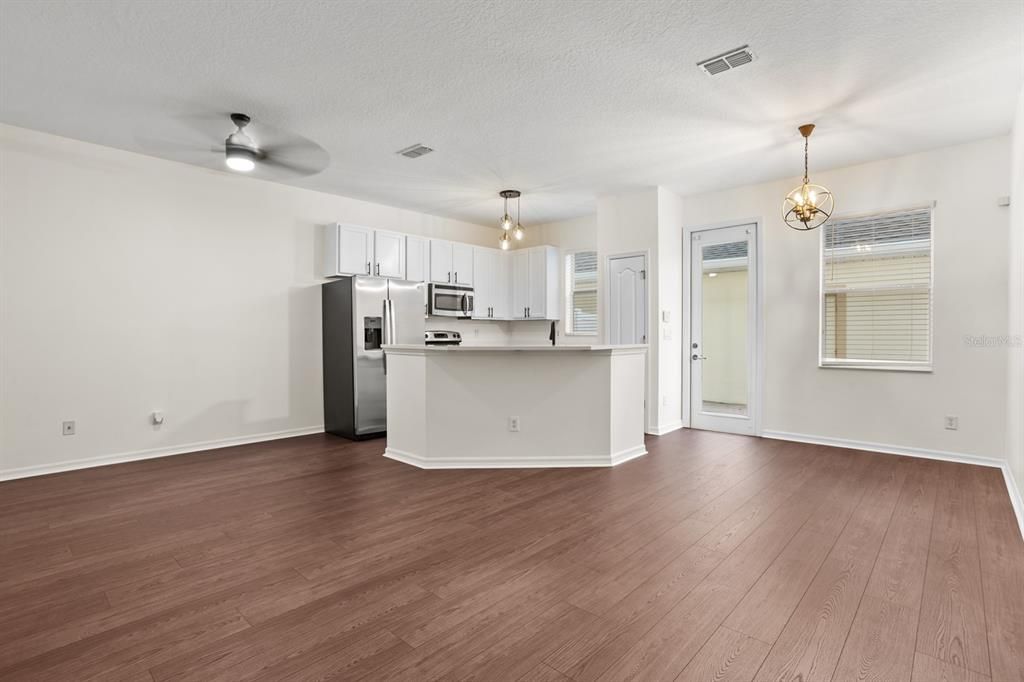 Active With Contract: $375,000 (3 beds, 2 baths, 1568 Square Feet)