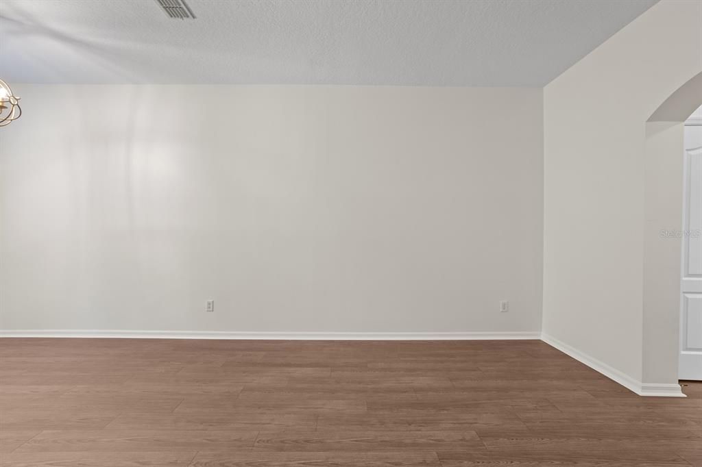 Active With Contract: $375,000 (3 beds, 2 baths, 1568 Square Feet)