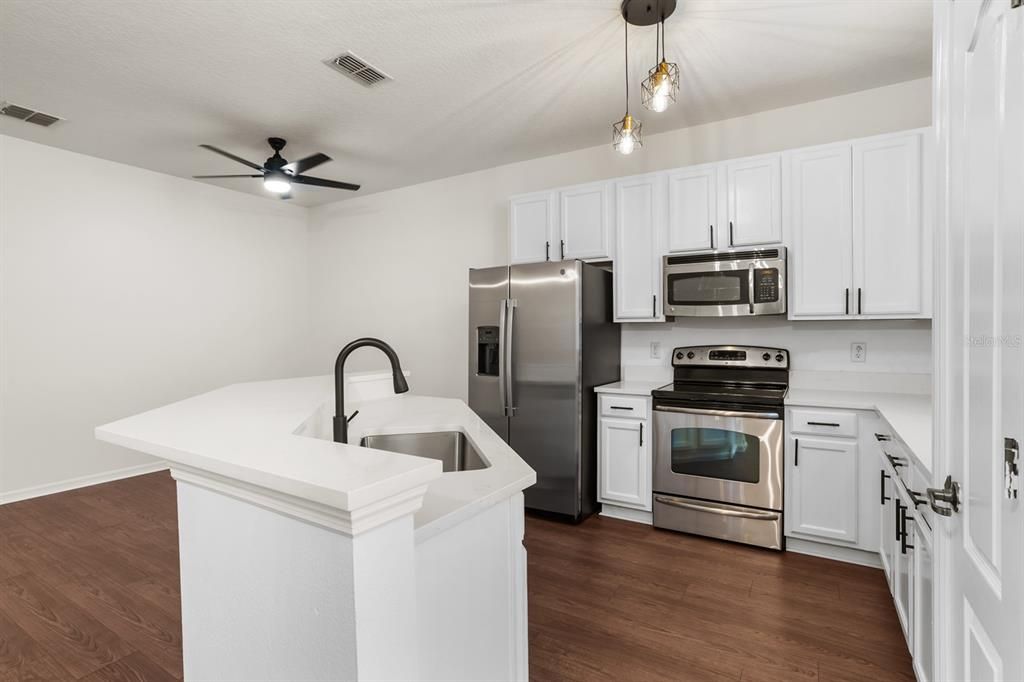 Active With Contract: $375,000 (3 beds, 2 baths, 1568 Square Feet)
