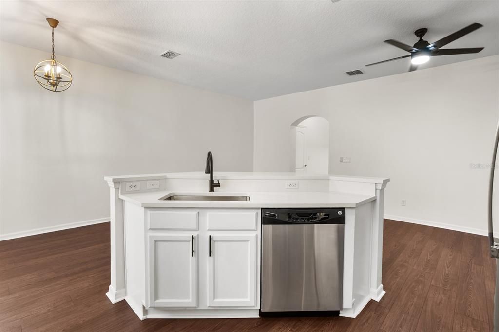 Active With Contract: $375,000 (3 beds, 2 baths, 1568 Square Feet)