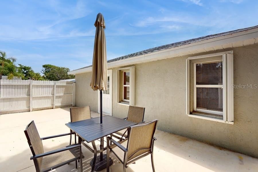 For Rent: $2,800 (3 beds, 2 baths, 1800 Square Feet)