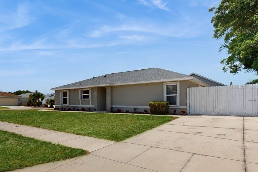 For Rent: $2,800 (3 beds, 2 baths, 1800 Square Feet)