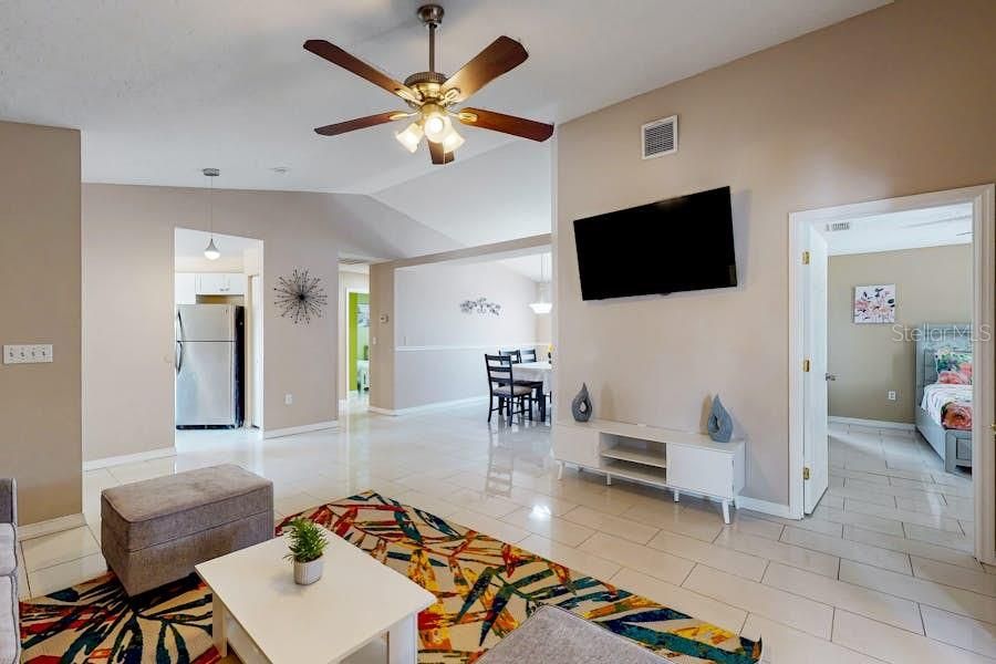 For Rent: $2,800 (3 beds, 2 baths, 1800 Square Feet)