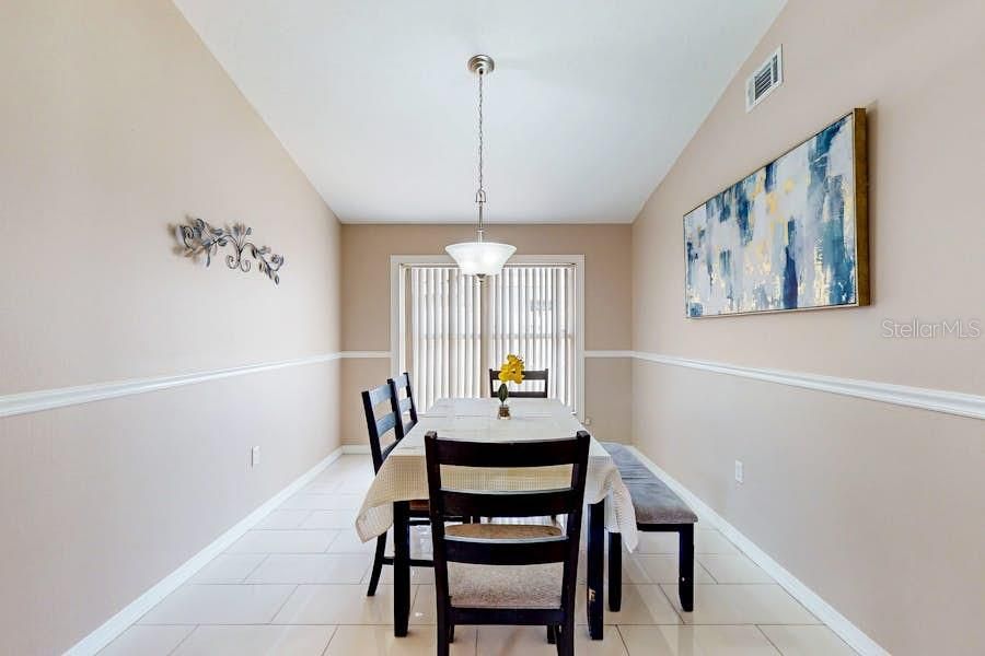 For Rent: $2,800 (3 beds, 2 baths, 1800 Square Feet)