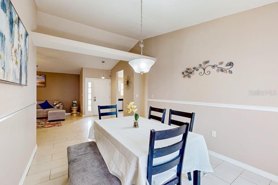 For Rent: $2,800 (3 beds, 2 baths, 1800 Square Feet)