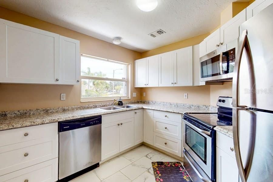 For Rent: $2,800 (3 beds, 2 baths, 1800 Square Feet)